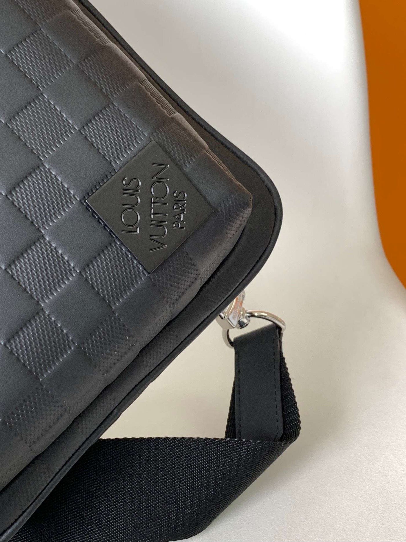 Lou*s Vuitt*n lv avenue men’s bag like auth checkerboard pattern black 20x31x7cm - image 5