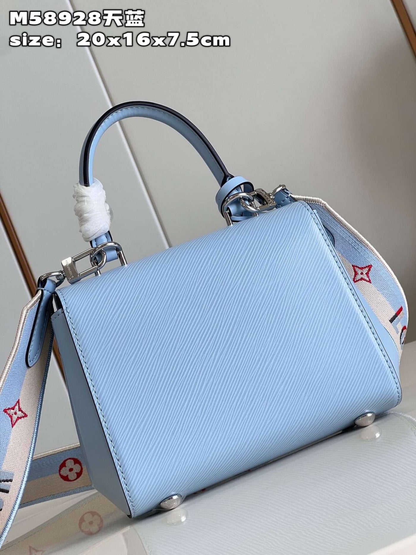 Lou*s Vuitt*n clunny blue raised pattern handbags 20x16cm - image 2