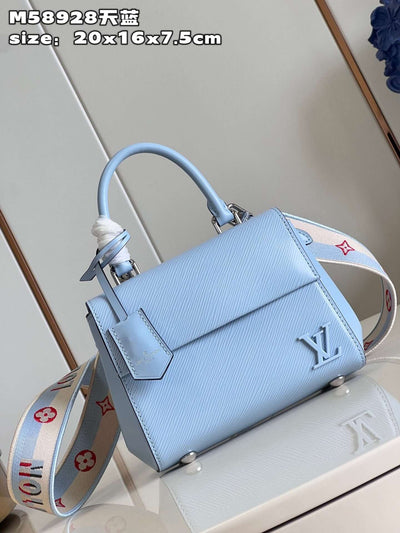 Lou*s Vuitt*n clunny blue raised pattern handbags 20x16cm - image 6