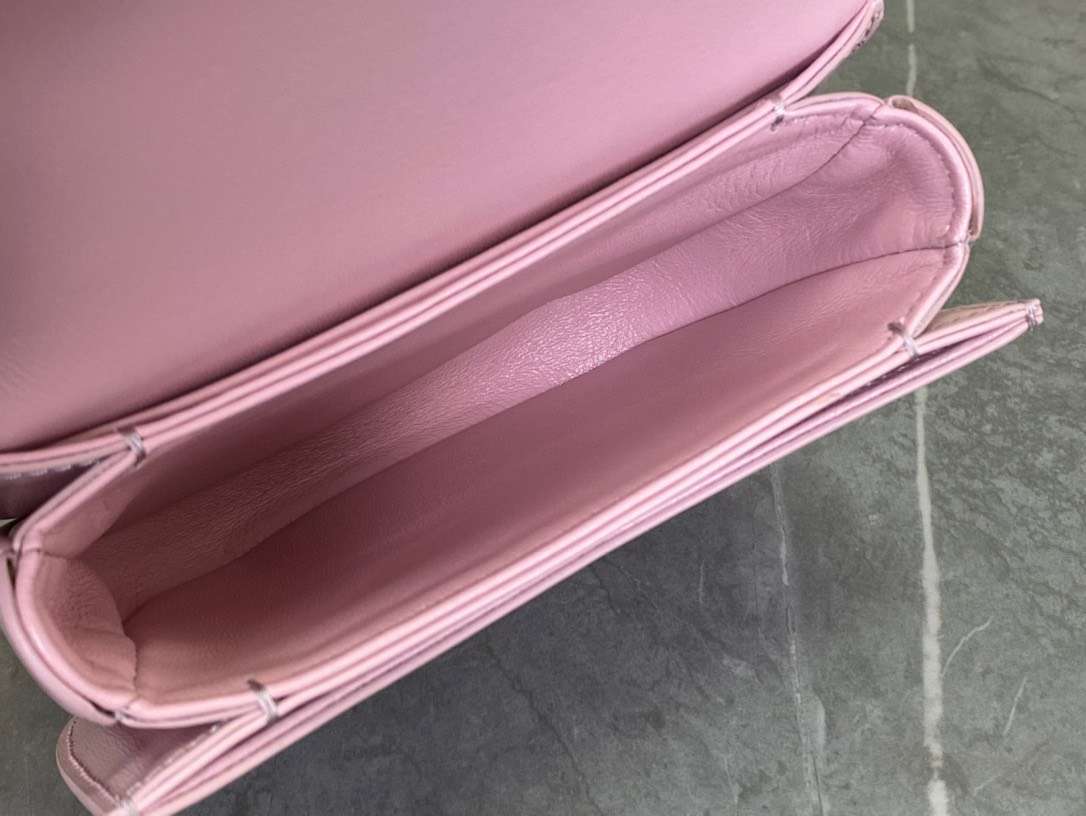 Cel*ne handle shiny wrinkled leather pink 15.5×11.5x5cm - image 3