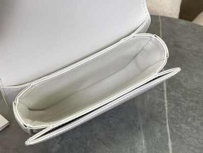 Cel*ne handle white smooth leather 15.5×11.5x5cm - image 7