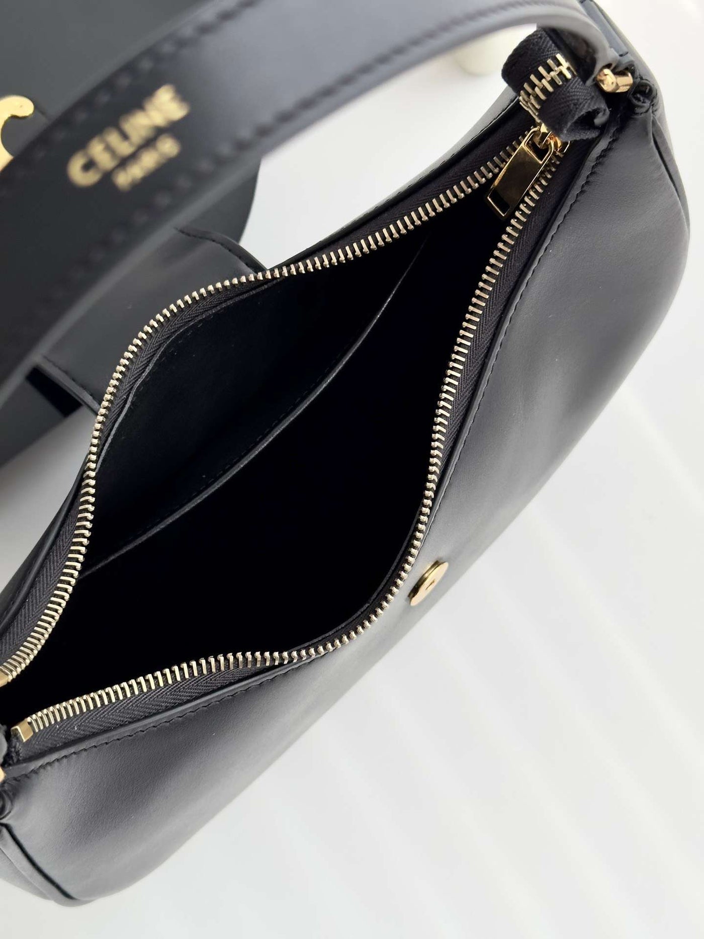 Cel*ne triomphe curved black matte leather 23x14x7cm - image 3