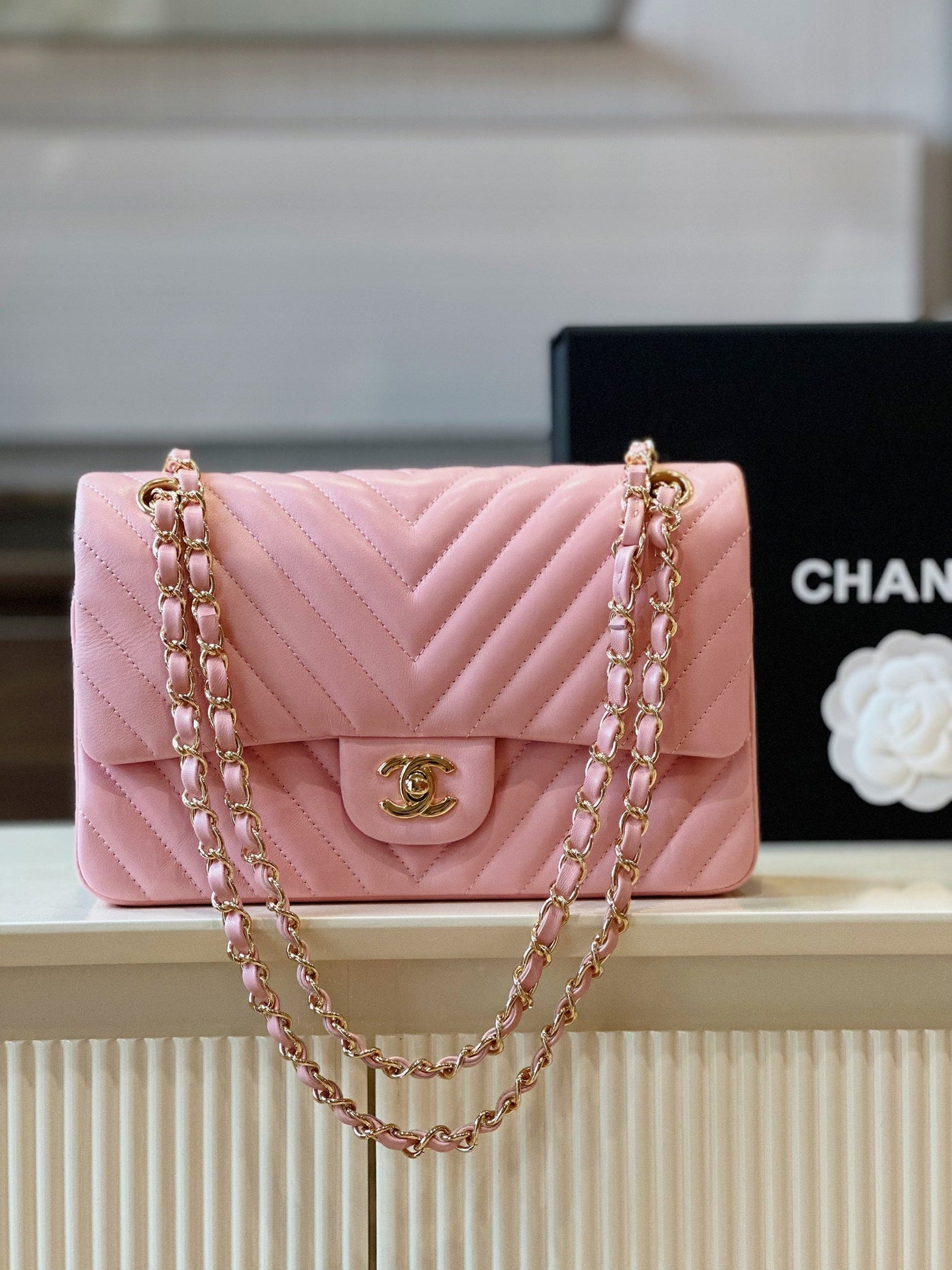 Chan*l classic handbags v-pattern pink lock gold 23cm - image 2