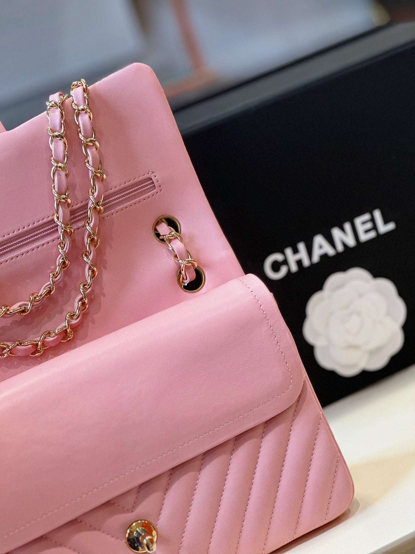 Chan*l classic handbags v-pattern pink lock gold 23cm - image 6