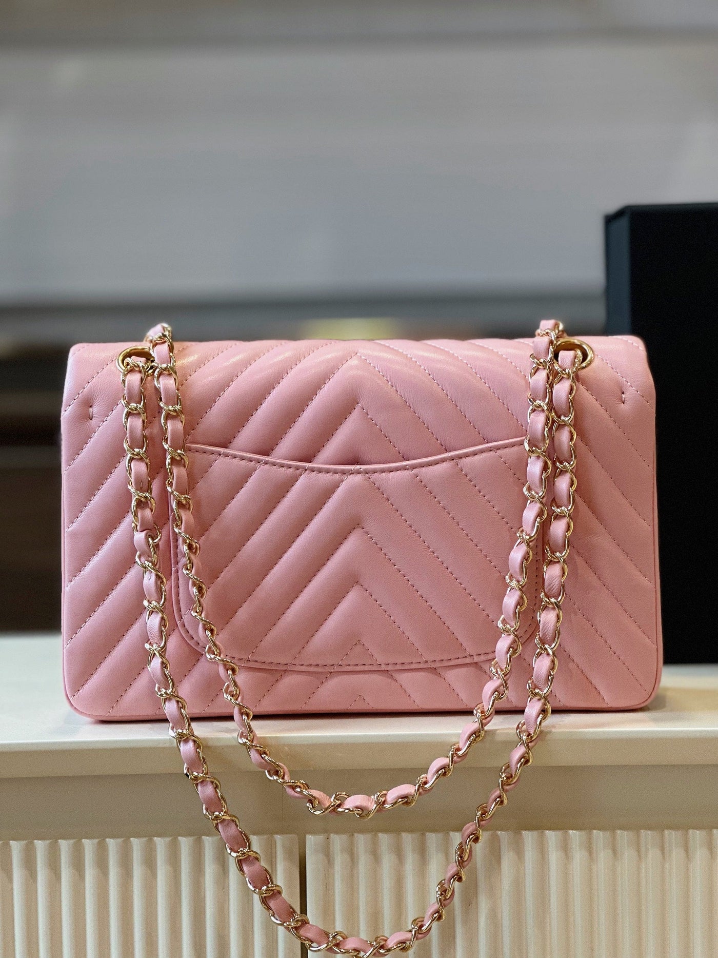 Chan*l classic handbags v-pattern pink lock gold 23cm - image 7