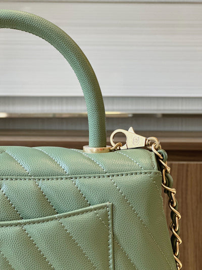 Chan*l coco handag v-shaped pattern with lock gold 25cm - image 3