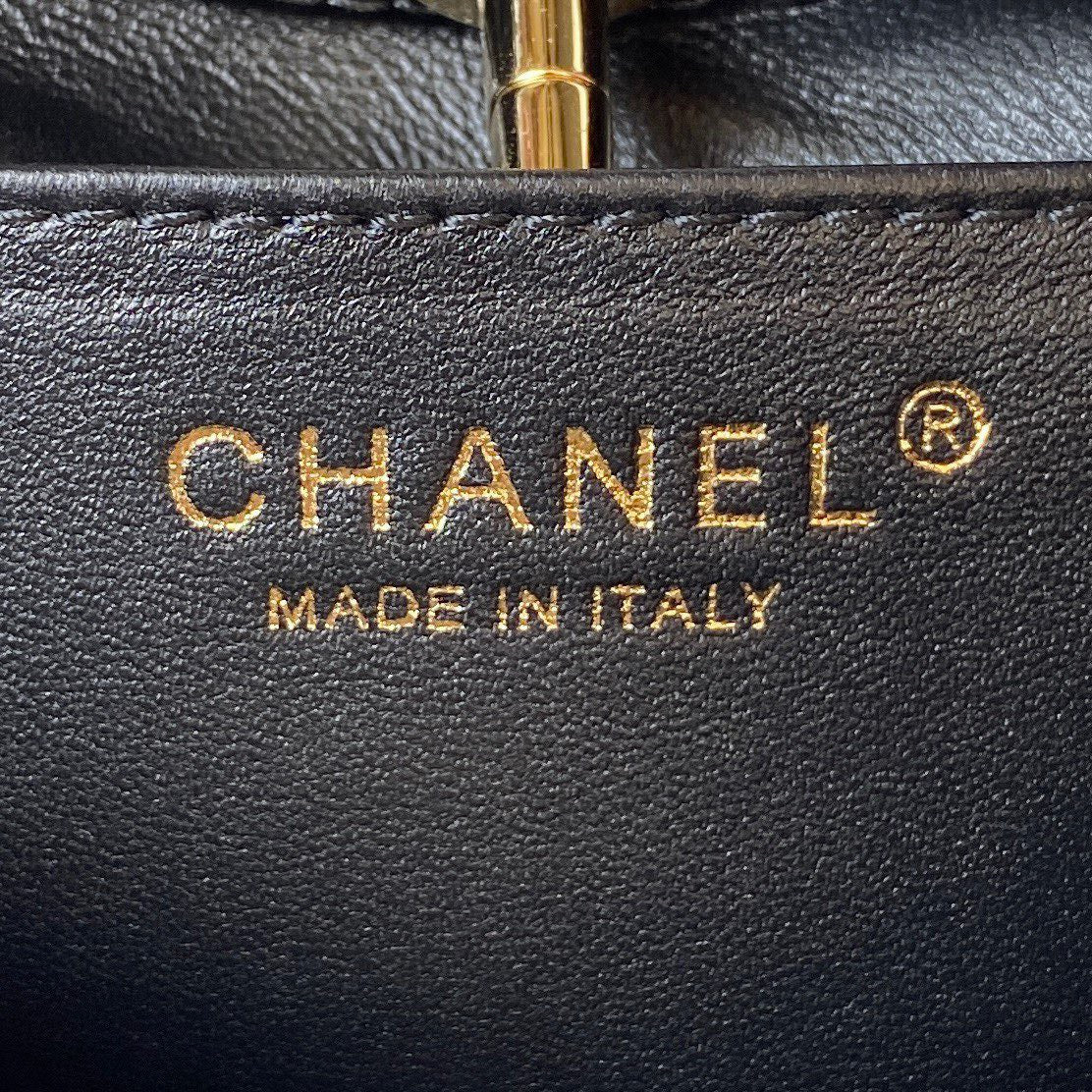 Chan*l mini shopping bag handbags shiny leather lock gold 31cm - image 3