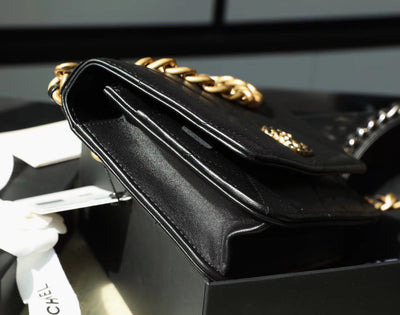 Chan*l woc c19 handbag woman’s lock gold black 19cm - image 3