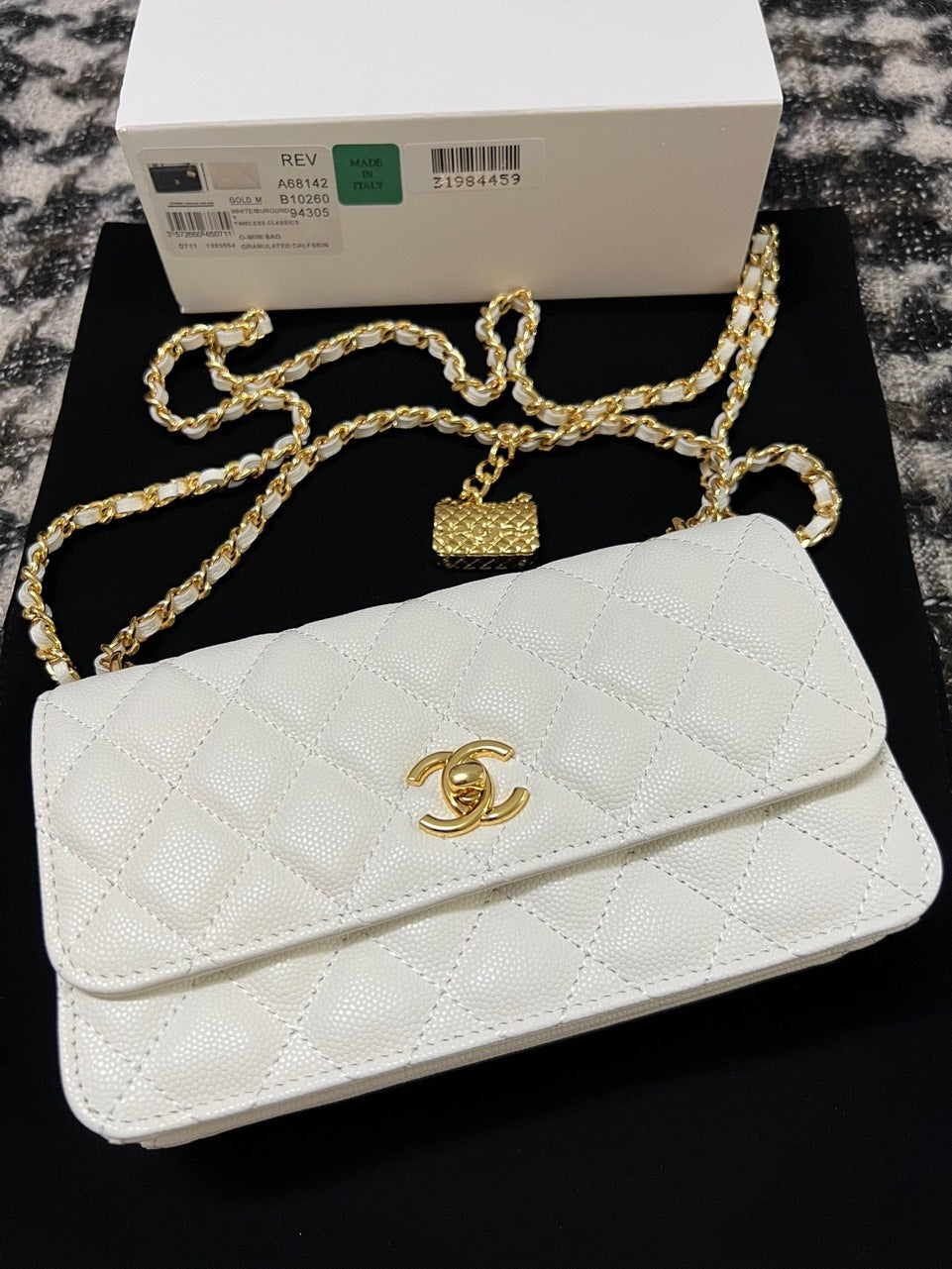 Chan*l woc charm handbags white lizard skin with lock pattern bag 20cm - image 2