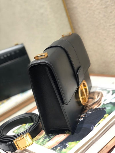 Di*r 30 montaigne super high-quality women’s handbag black with gold lock 24x17x8cm - image 2