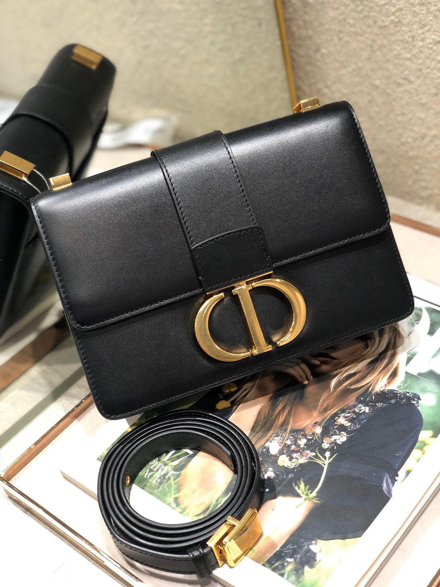 Di*r 30 montaigne super high-quality women’s handbag black with gold lock 24x17x8cm - image 3