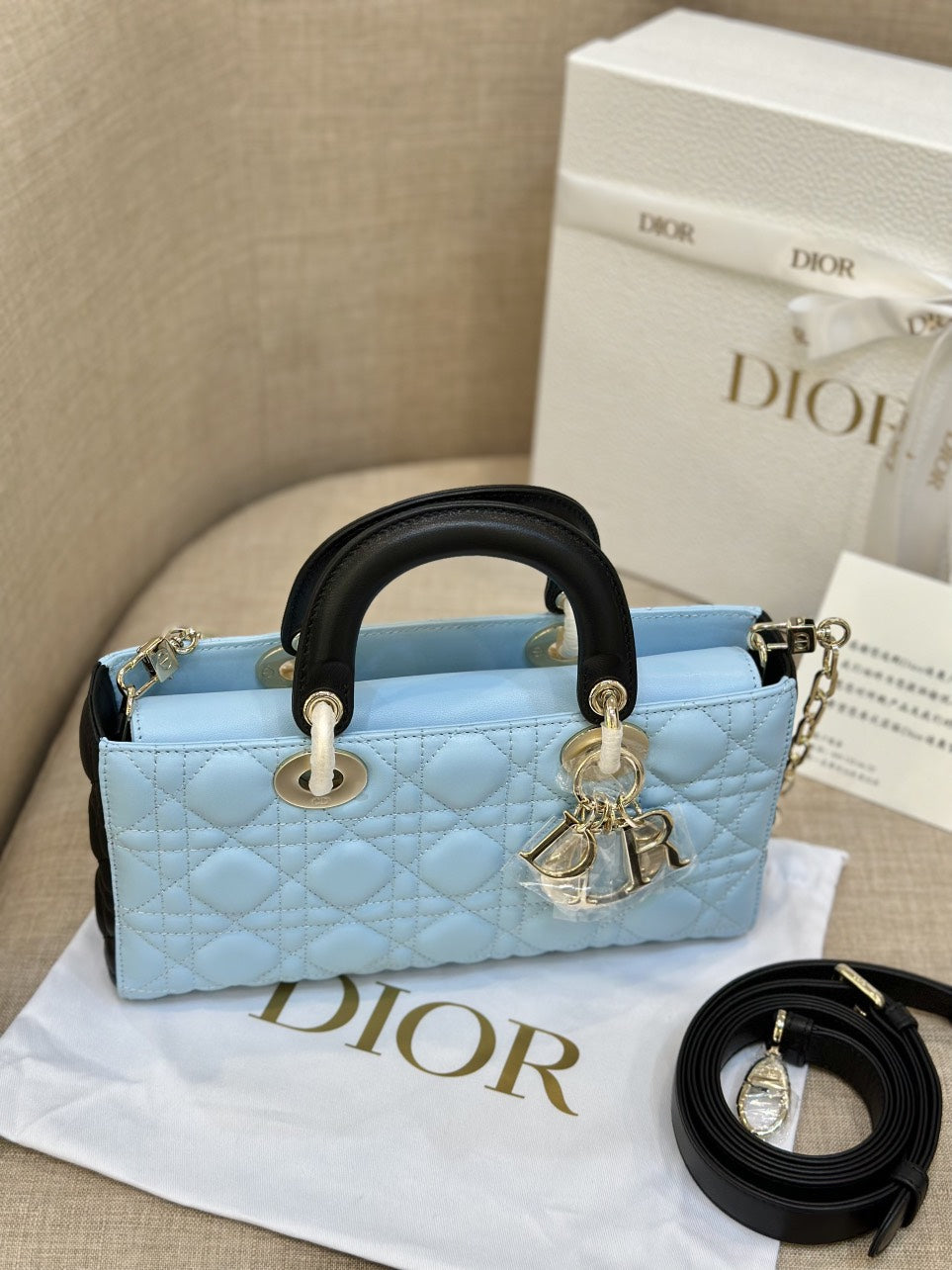 Di*r d-joy women’s handbag, ice blue cowhide leather, like auth 26cm - image 5