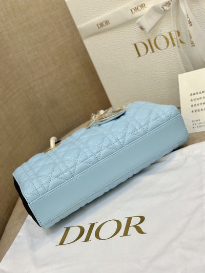 Di*r d-joy women’s handbag, ice blue cowhide leather, like auth 26cm - image 6