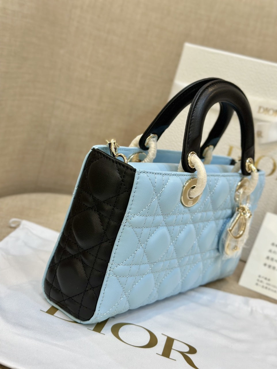 Di*r d-joy women’s handbag, ice blue cowhide leather, like auth 26cm - image 8