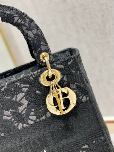 túi xách Di*r lady họa tiết ren hoa nữ màu đen rep 11 cao cấp 24cm - image 2