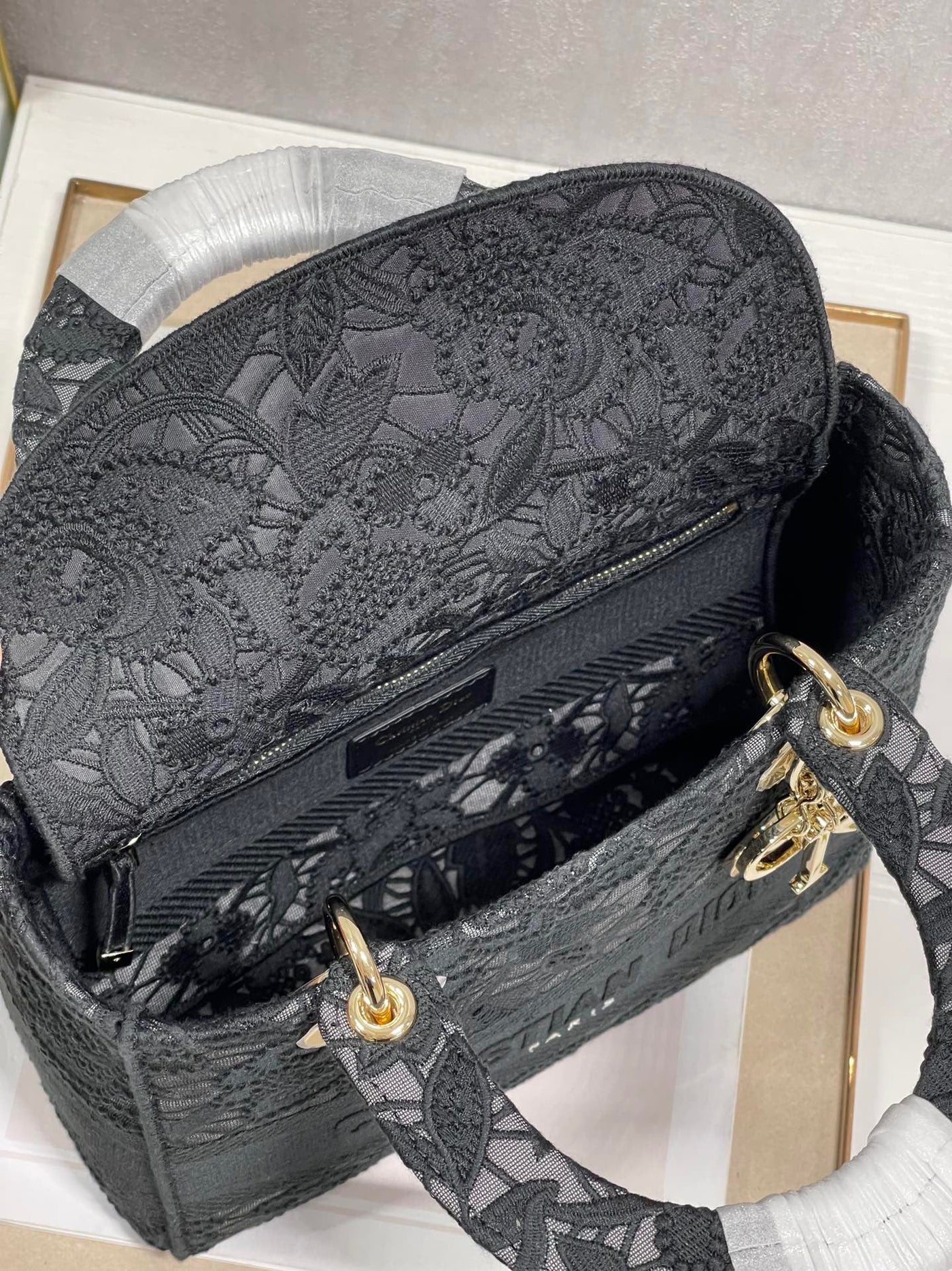 túi xách Di*r lady họa tiết ren hoa nữ màu đen rep 11 cao cấp 24cm - image 6