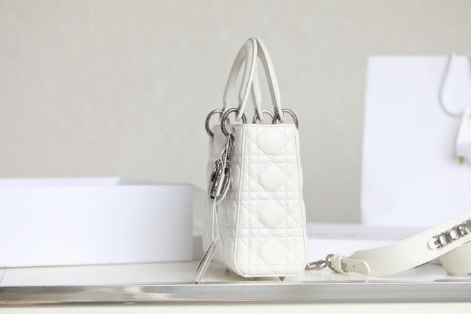 Di*r my lady rep 11 high-end women’s handbag white silver lock 20×16.5cm - image 2