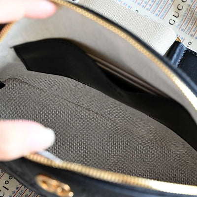 Guc*i matelasse like auth bag with embossed gc pattern 21cm - image 2