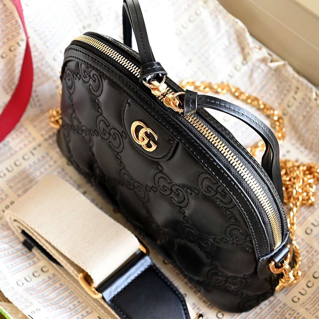 Guc*i matelasse like auth bag with embossed gc pattern 21cm - image 5