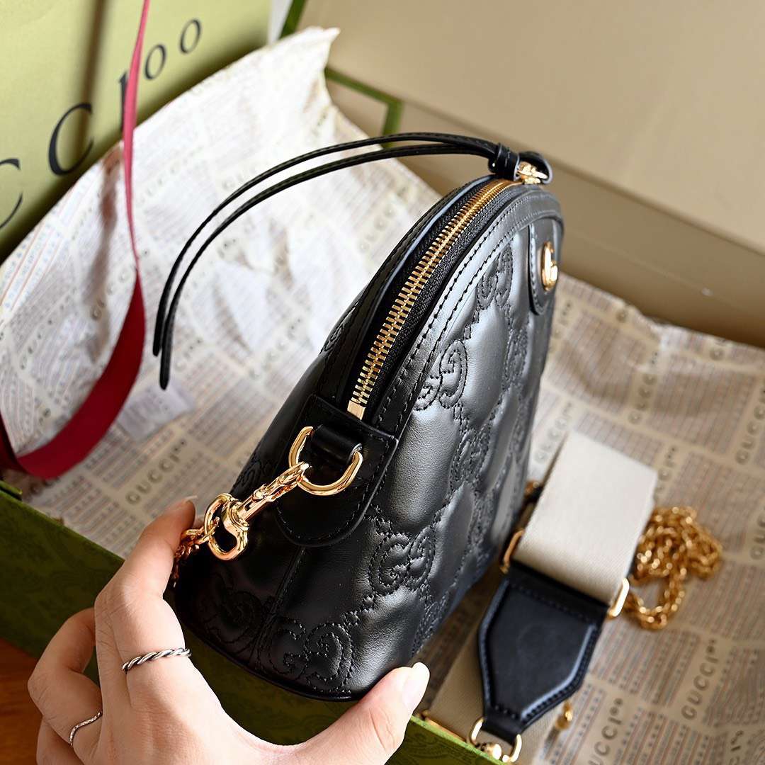 Guc*i matelasse like auth bag with embossed gc pattern 21cm - image 6