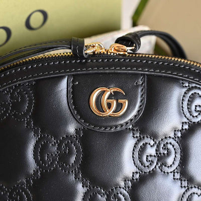 Guc*i matelasse like auth bag with embossed gc pattern 21cm - image 7