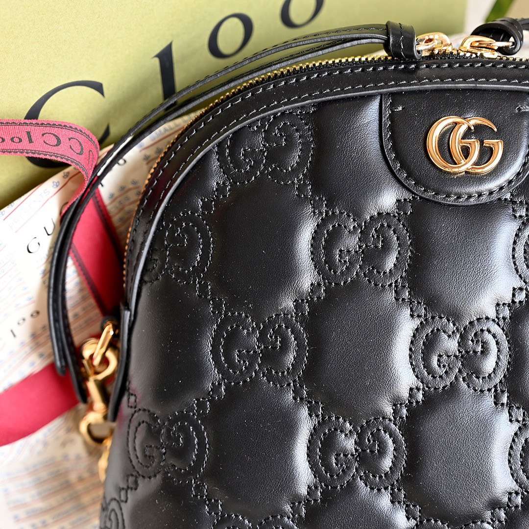 Guc*i matelasse like auth bag with embossed gc pattern 21cm - image 8