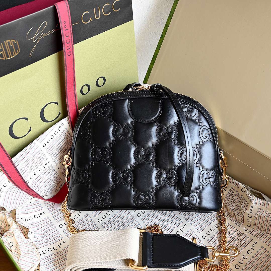 Guc*i matelasse like auth bag with embossed gc pattern 21cm - image 9