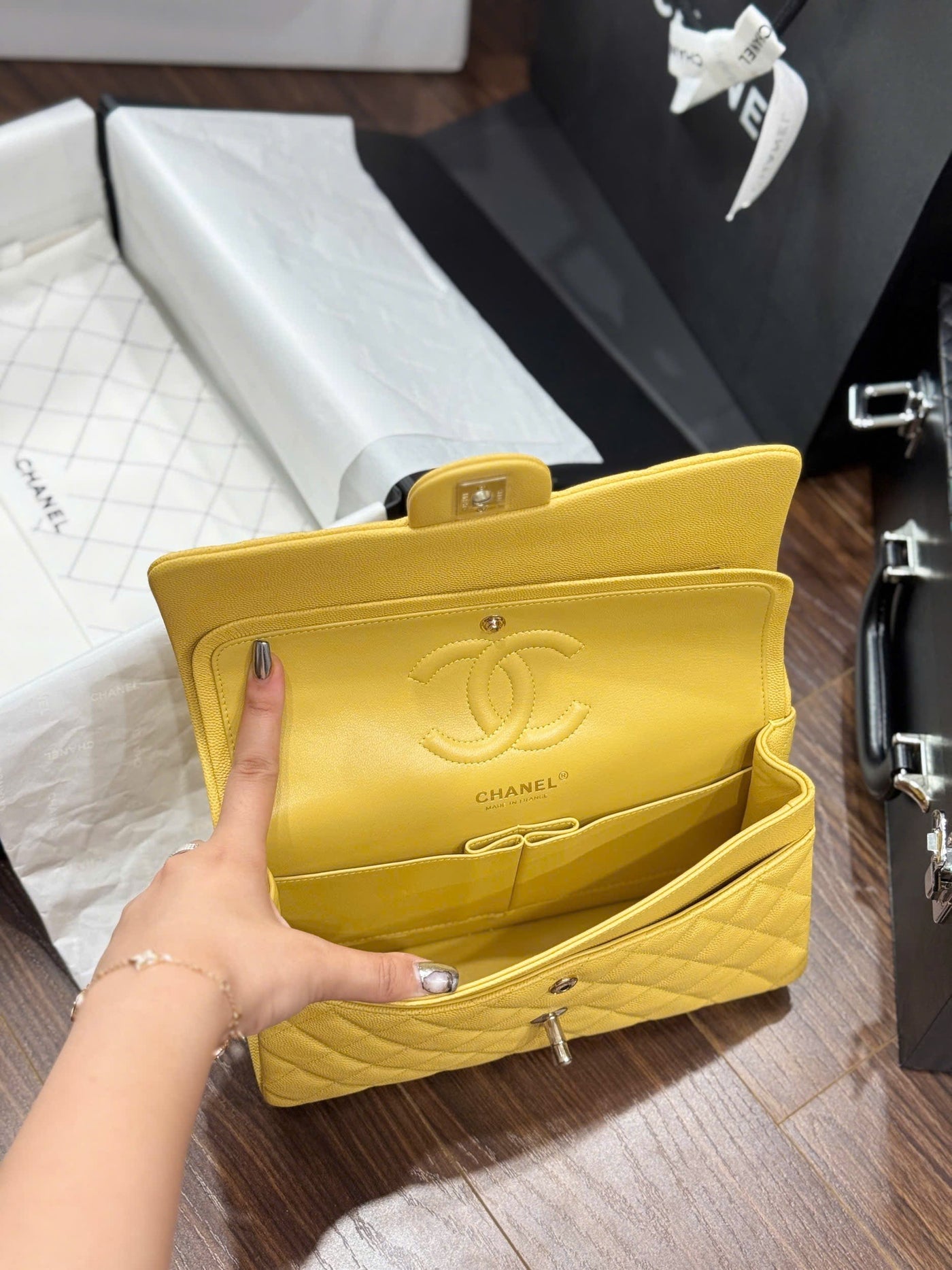 Chan*l classic sheepskin yellow woman’s handbags like auth 23cm - image 2
