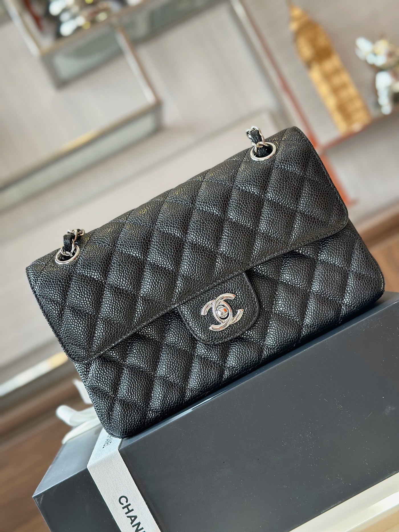 Chan*l classic 11 handbags woman’s black leather lock silver 23cm - image 4