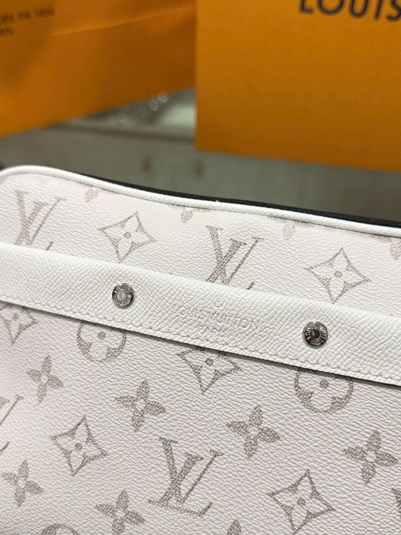 Lou*s Vuitt*n lv alpha monogram white handbag 24x16x8cm - image 5