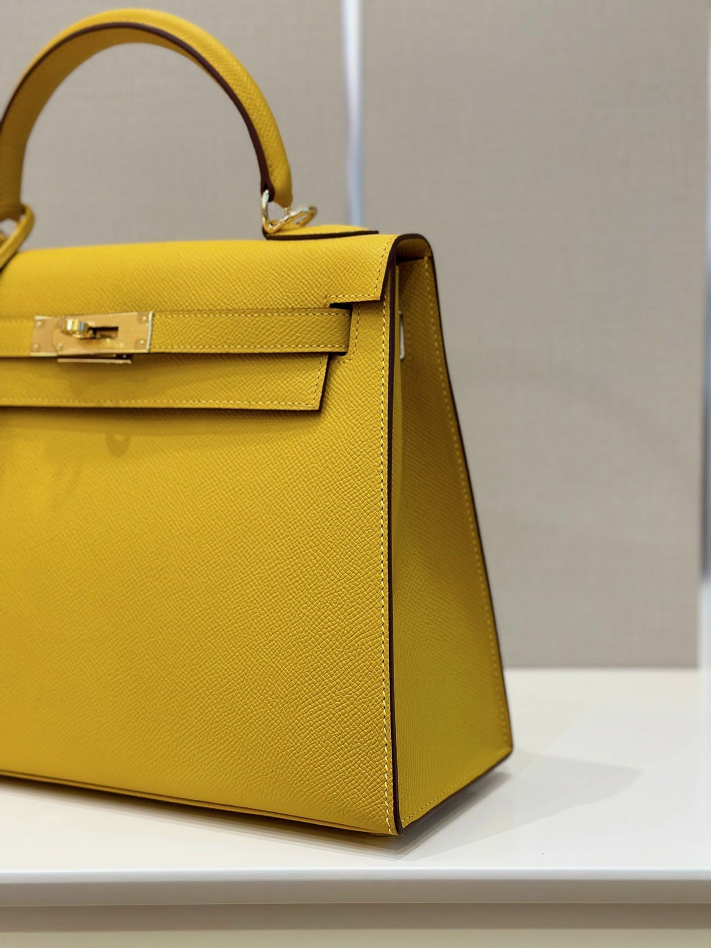 Herm*s kelly replica 1:1 lock gold woman’s yellow handbags 28cm - image 4