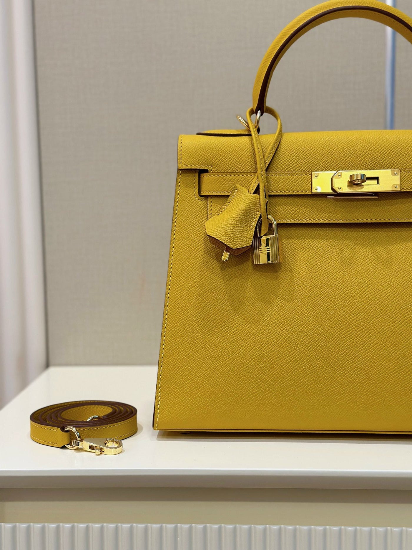 Herm*s kelly replica 1:1 lock gold woman’s yellow handbags 28cm - image 6