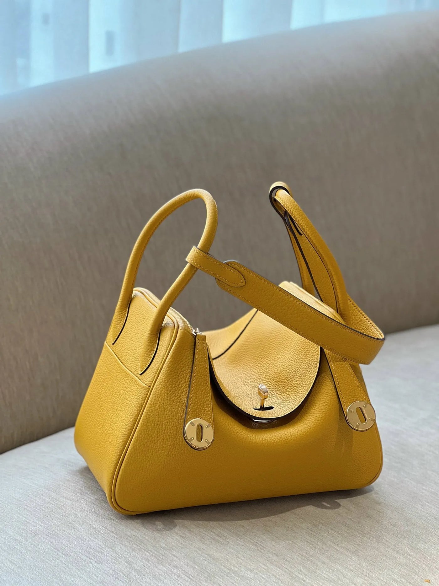 Herm*s lindy woman’s yellow leather handbags size 26cm - image 4