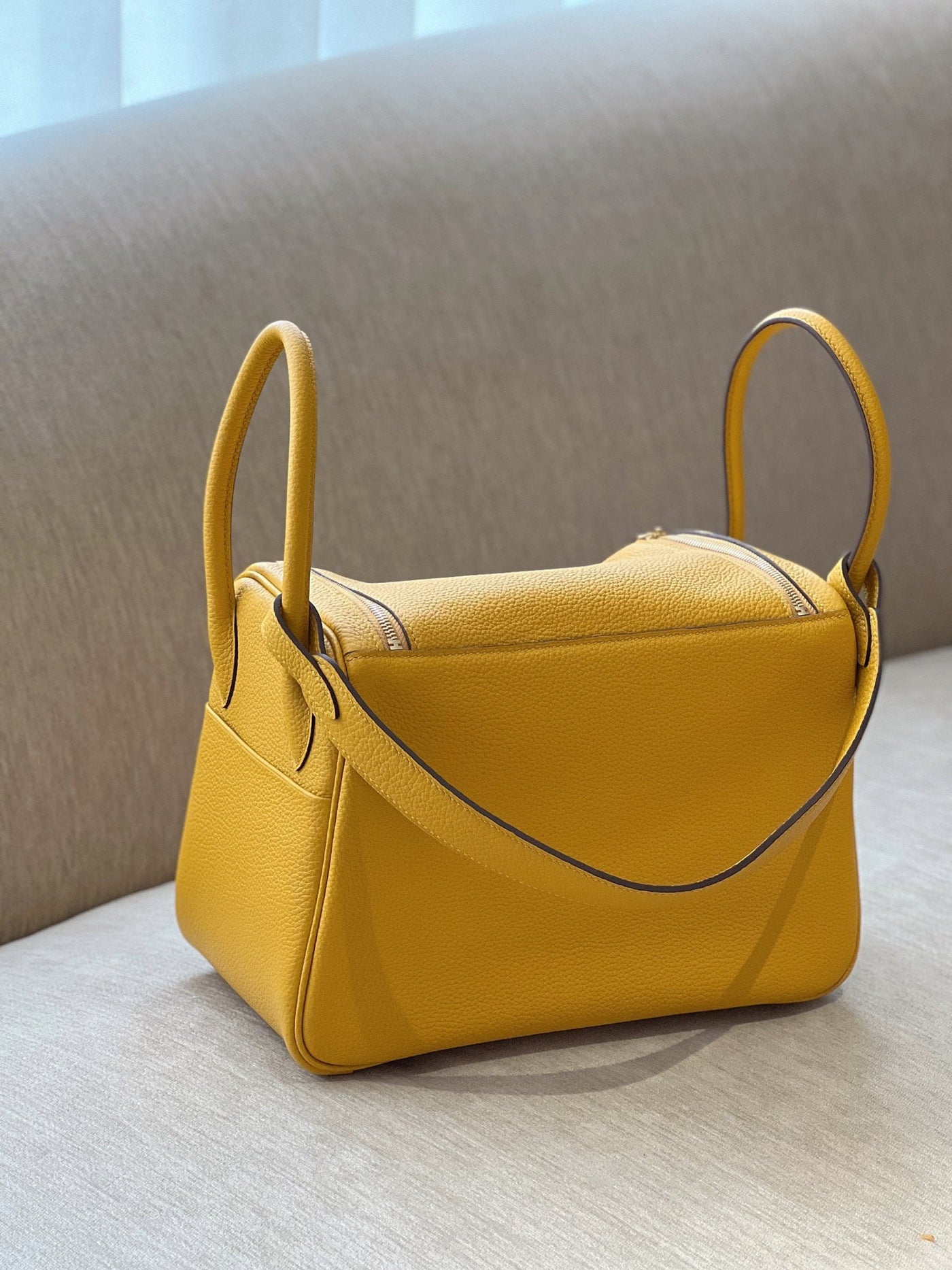 Herm*s lindy woman’s yellow leather handbags size 26cm - image 5
