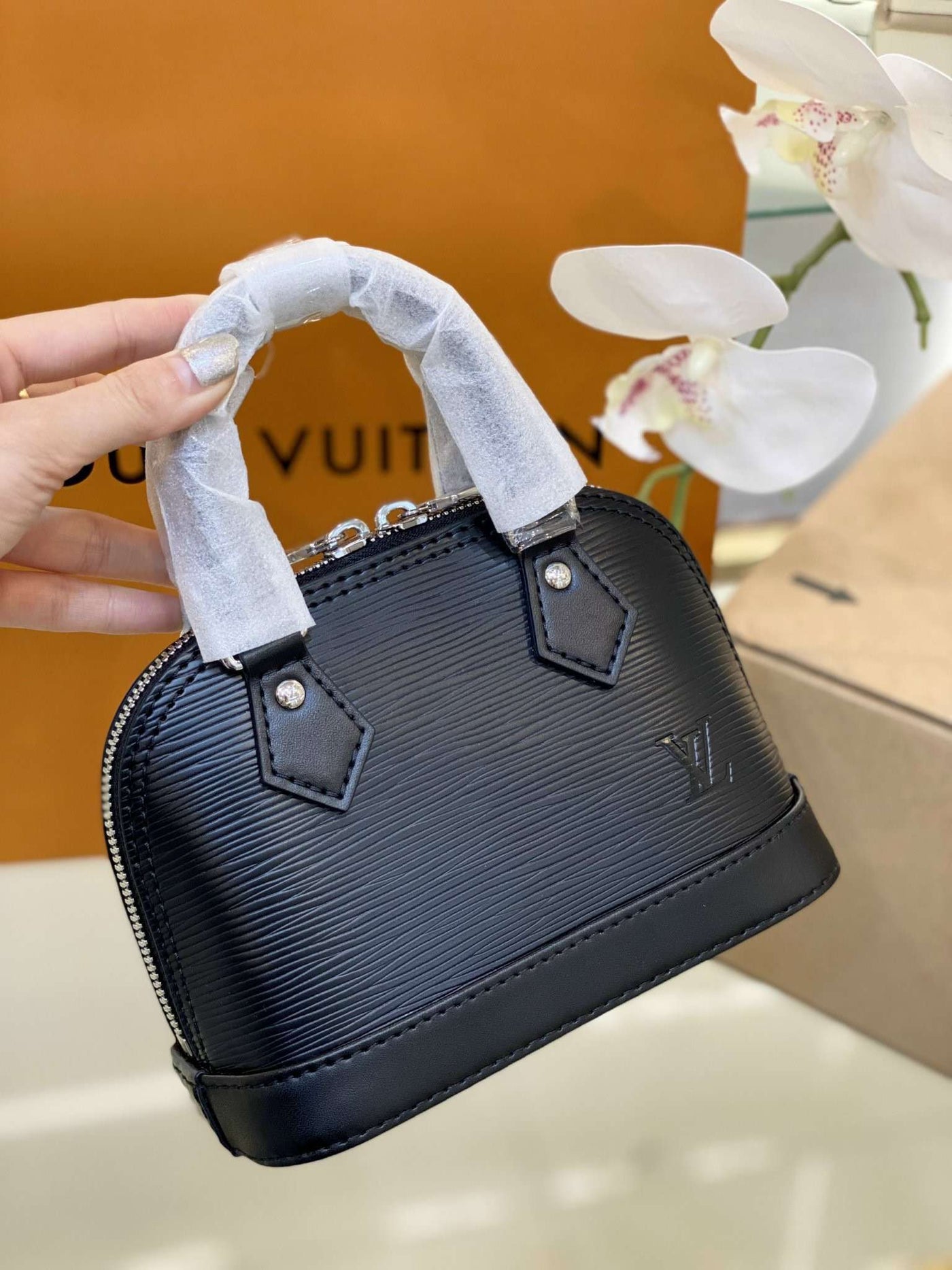 Lou*s Vuitt*n lv alma handbags woman’s black 18cm - image 2