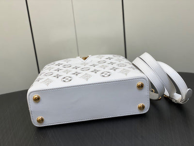 Lou*s Vuitt*n lv capucines bb white handbags 27x18x9cm - image 9