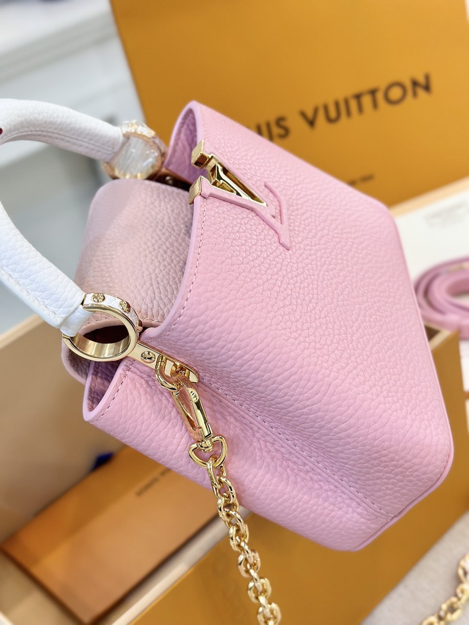 Lou*s Vuitt*n lv capucines like auth handbags pink lock gold 21cm - image 6