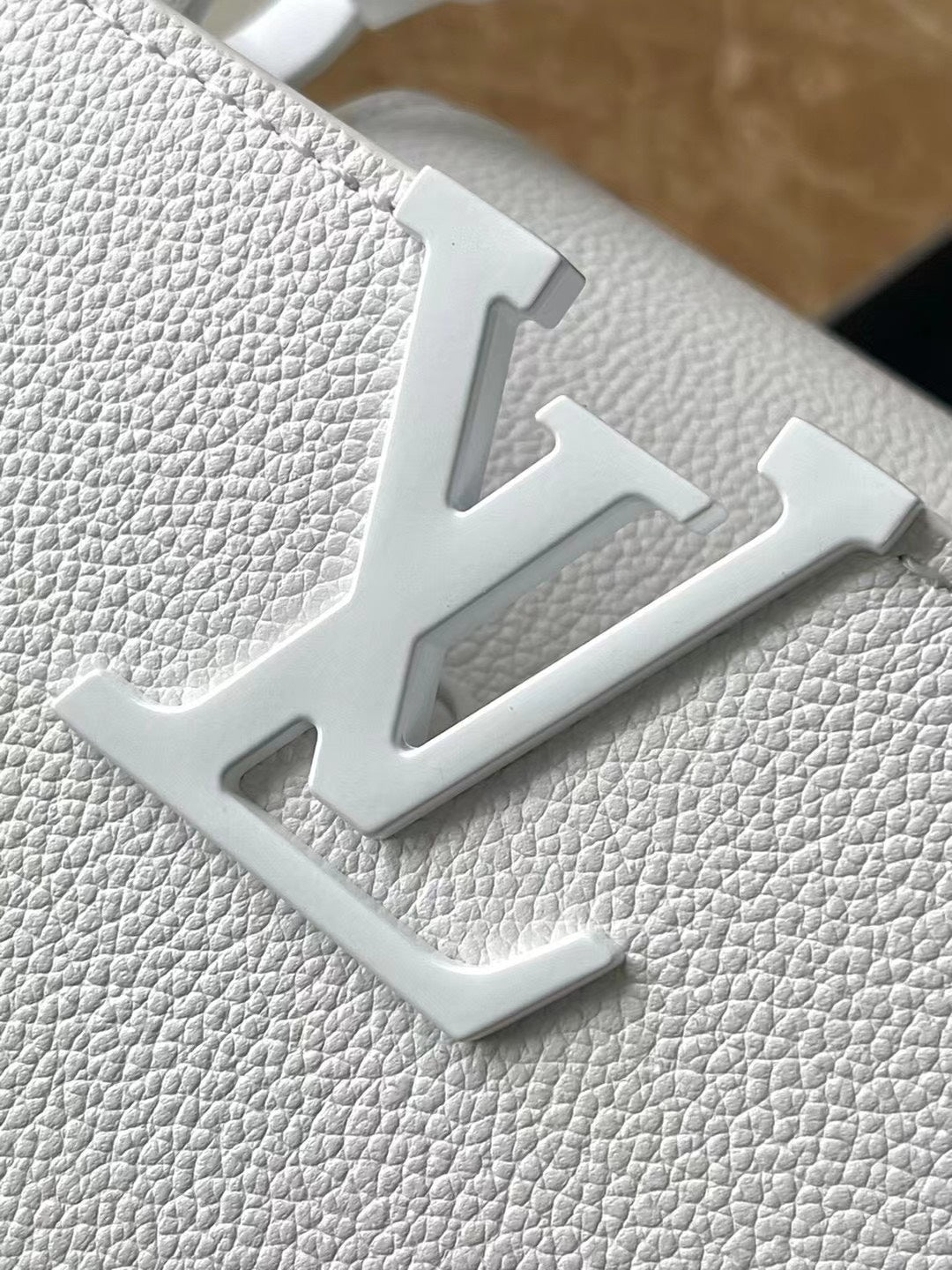 Lou*s Vuitt*n lv capucines handbags white leather 21cm - image 4