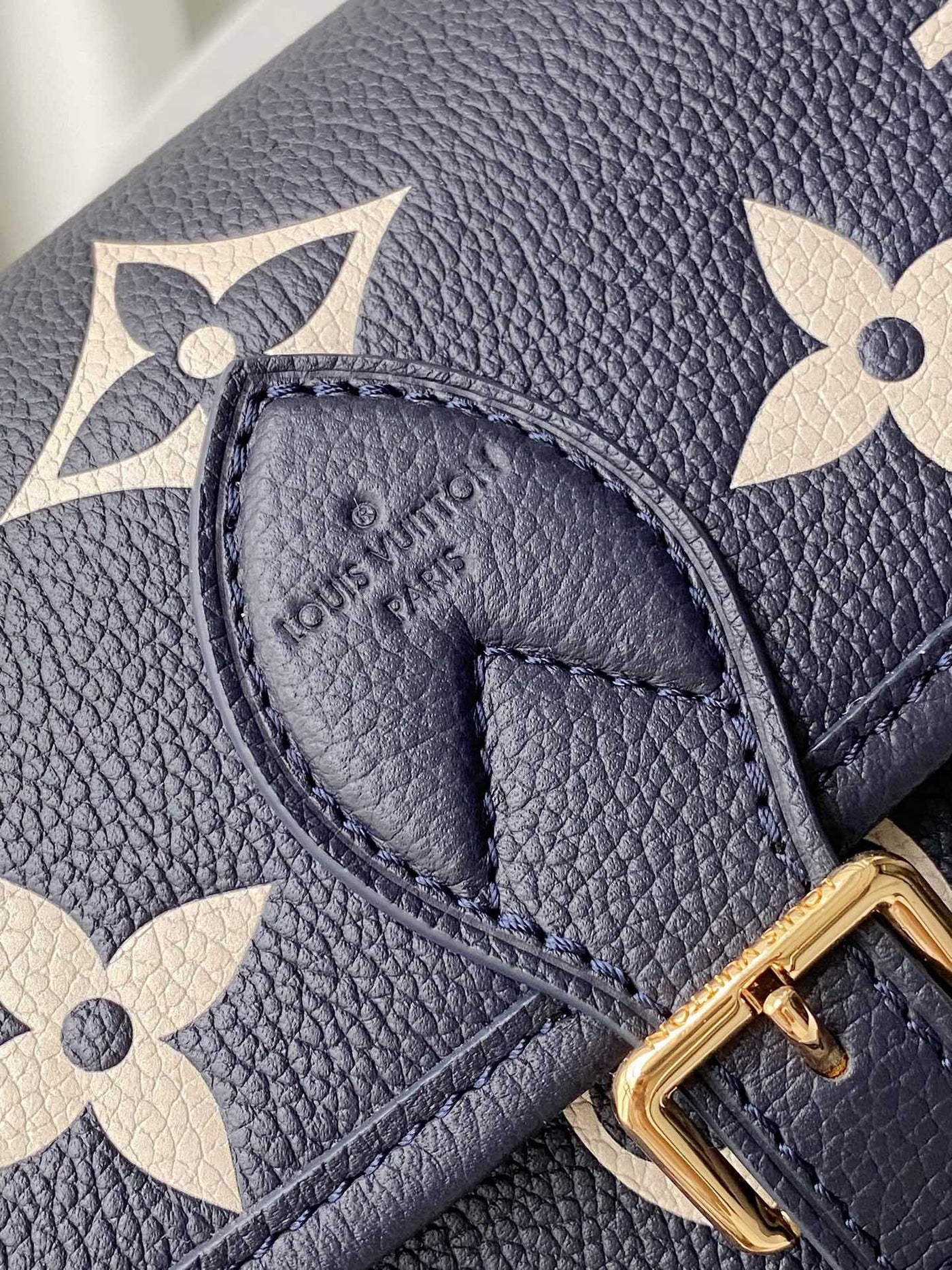 Lou*s Vuitt*n lv diane handbags embossed pattern 23x16x8.5cm - image 3