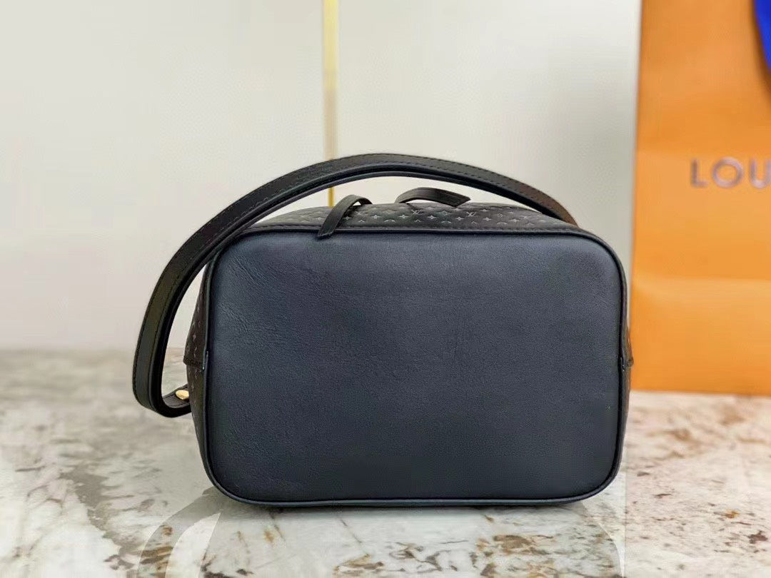 Lou*s Vuitt*n lv neonoe bb like auth black woman’s handbags 26cm - image 2