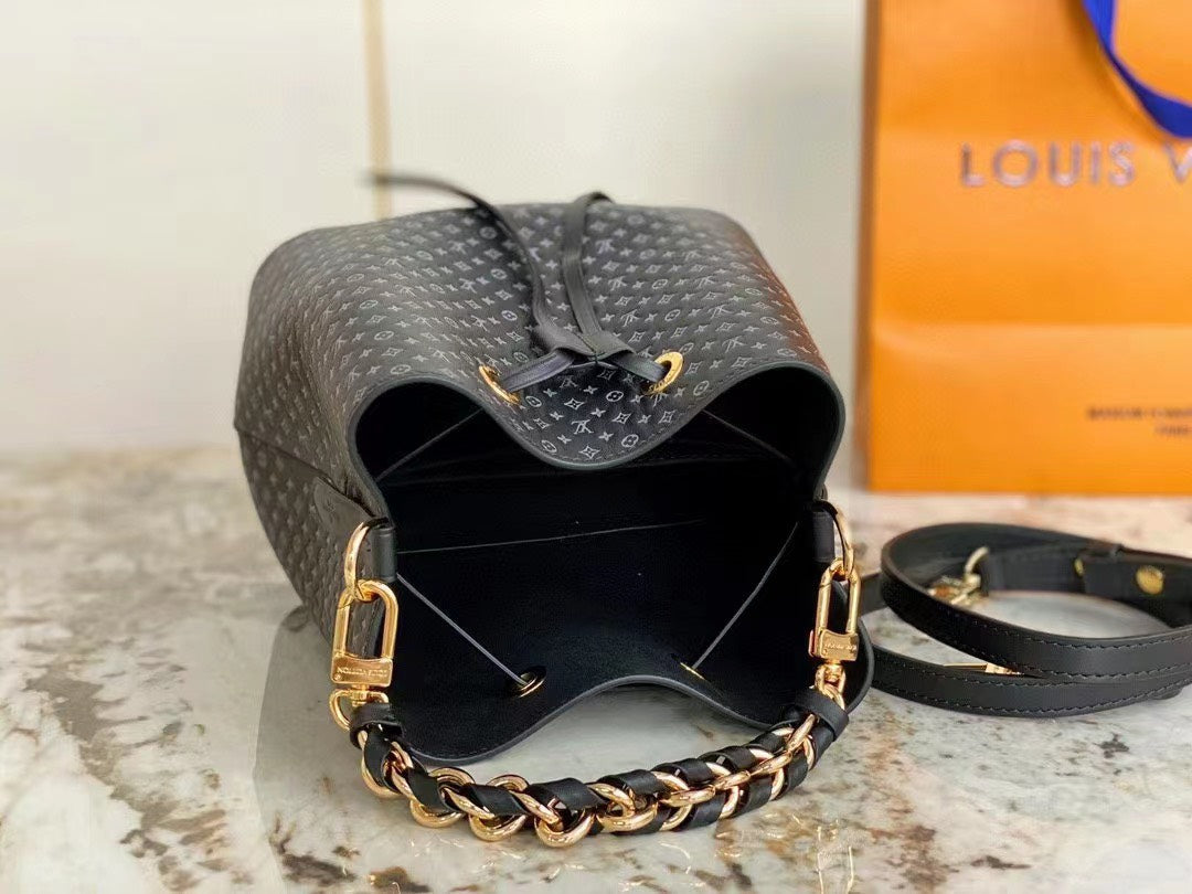 Lou*s Vuitt*n lv neonoe bb like auth black woman’s handbags 26cm - image 3