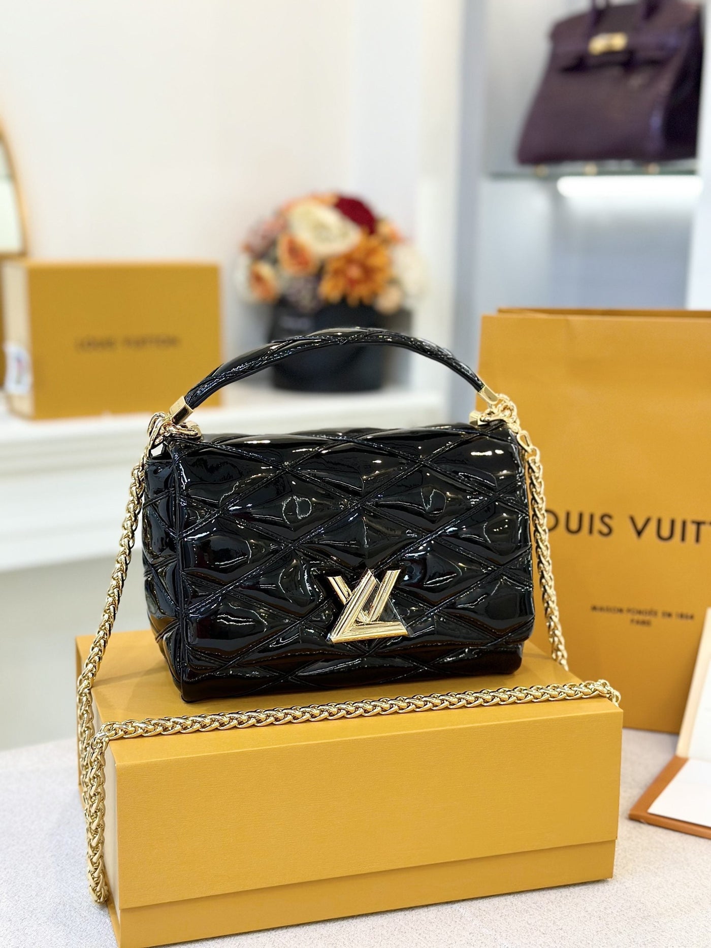 Lou*s Vuitt*n lv twist women’s handbag glossy black like auth 23cm - image 2