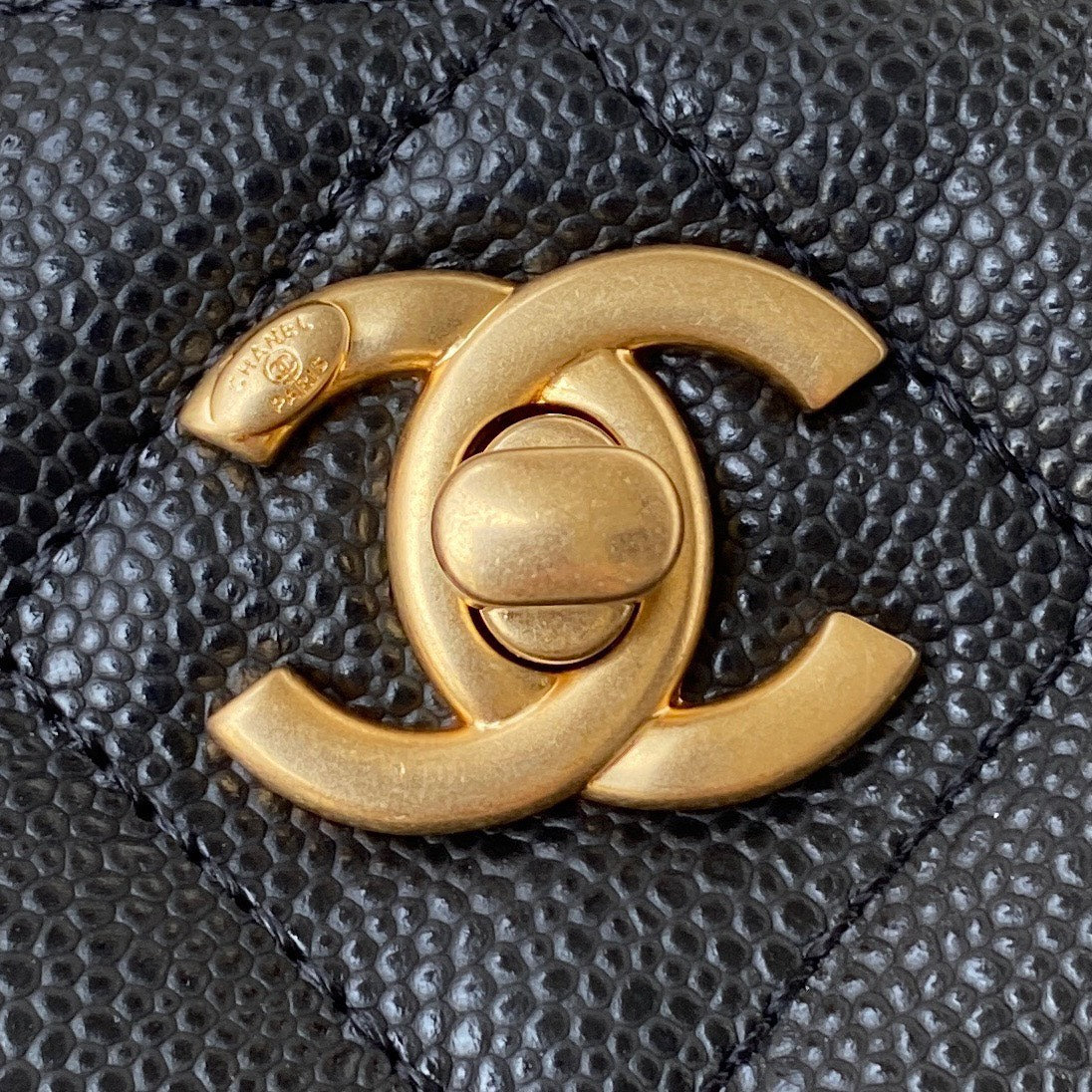 Chan*l hobo like auth handbags pebbled leather with lock gold 19x16cm - image 2