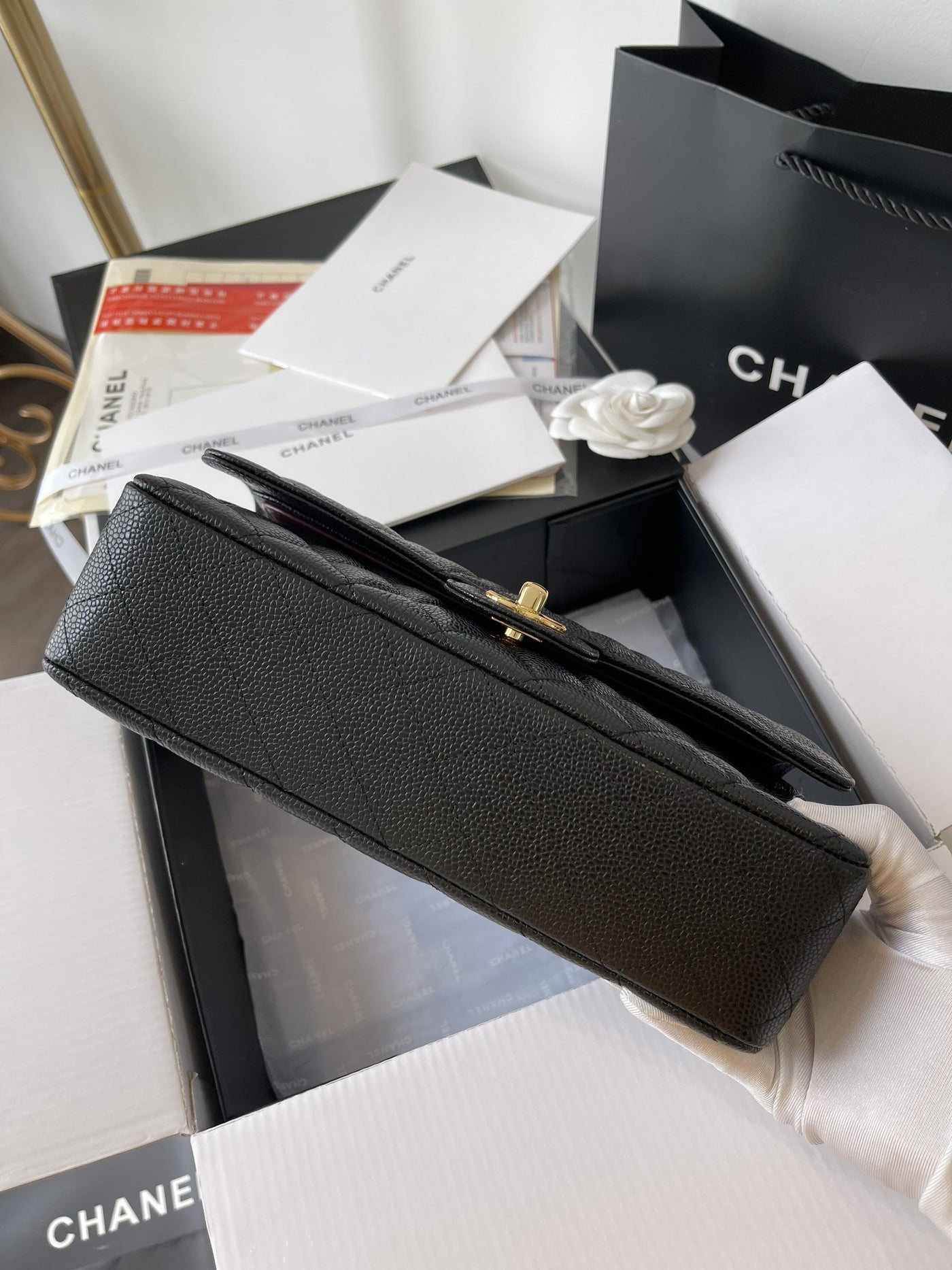 Chan*l medium classic like auth handbags cowhide black lock gold 25.5cm - image 4