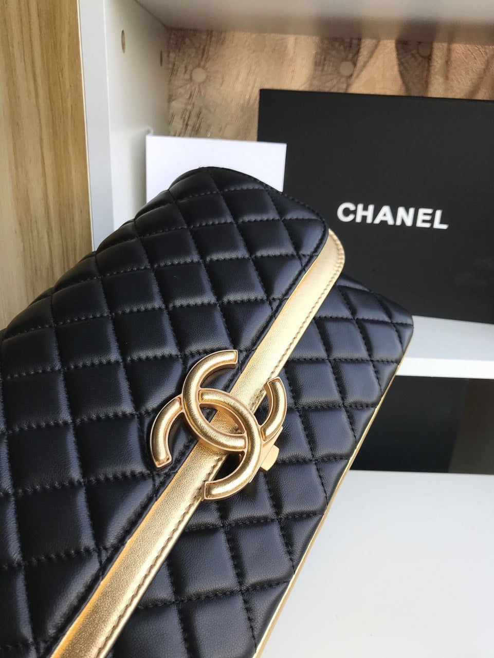 Chan*l woman’s like auth handbags black mix yellow leather 25cm - image 5