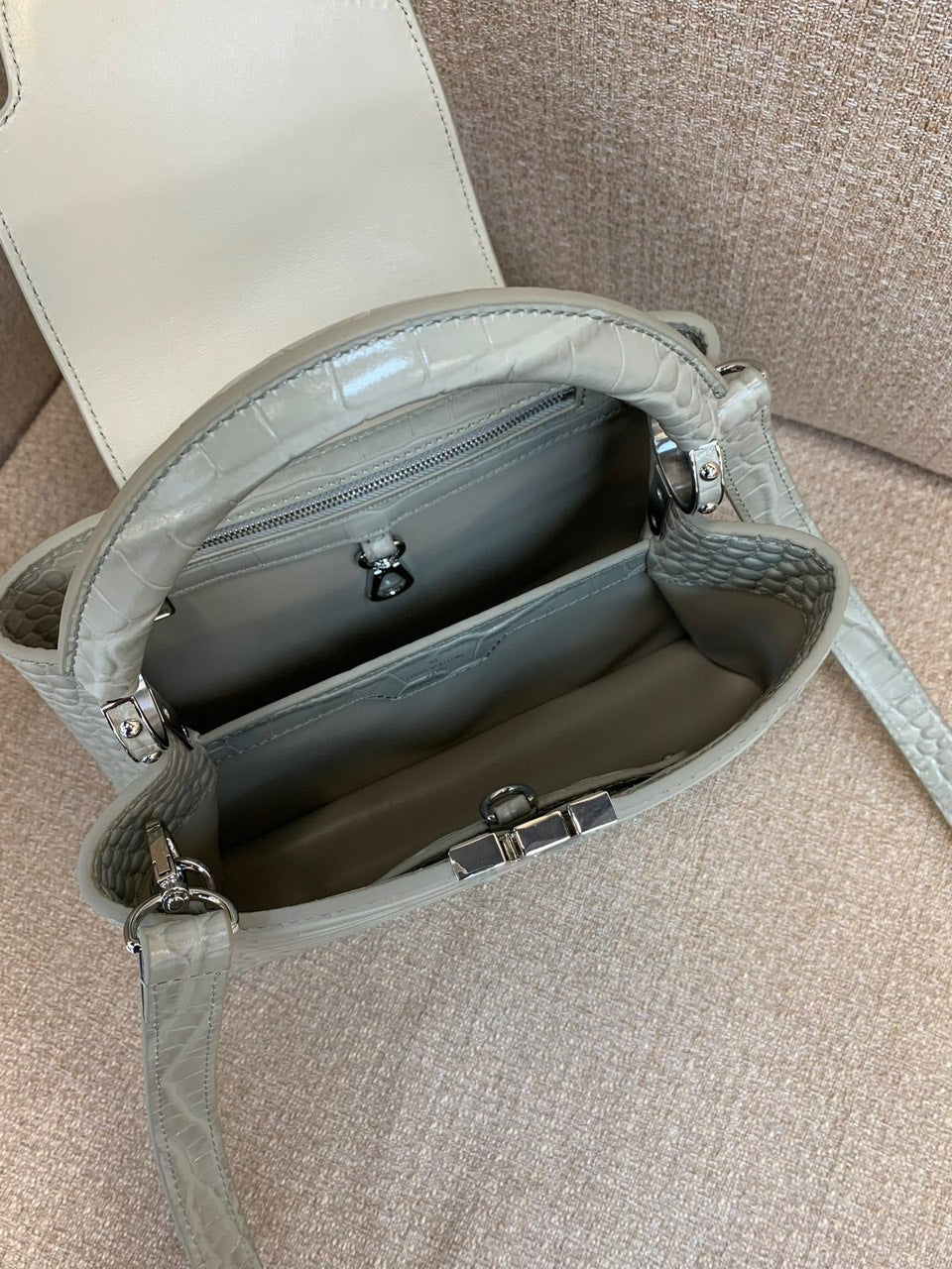 Lou*s Vuitt*n lv capucines bb gray crocodile leather handbag like auth 21cm - image 3