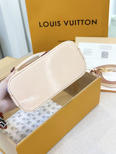 Lou*s Vuitt*n lv nano alma monogram vernis like auth handbags 18x12x8cm - image 4