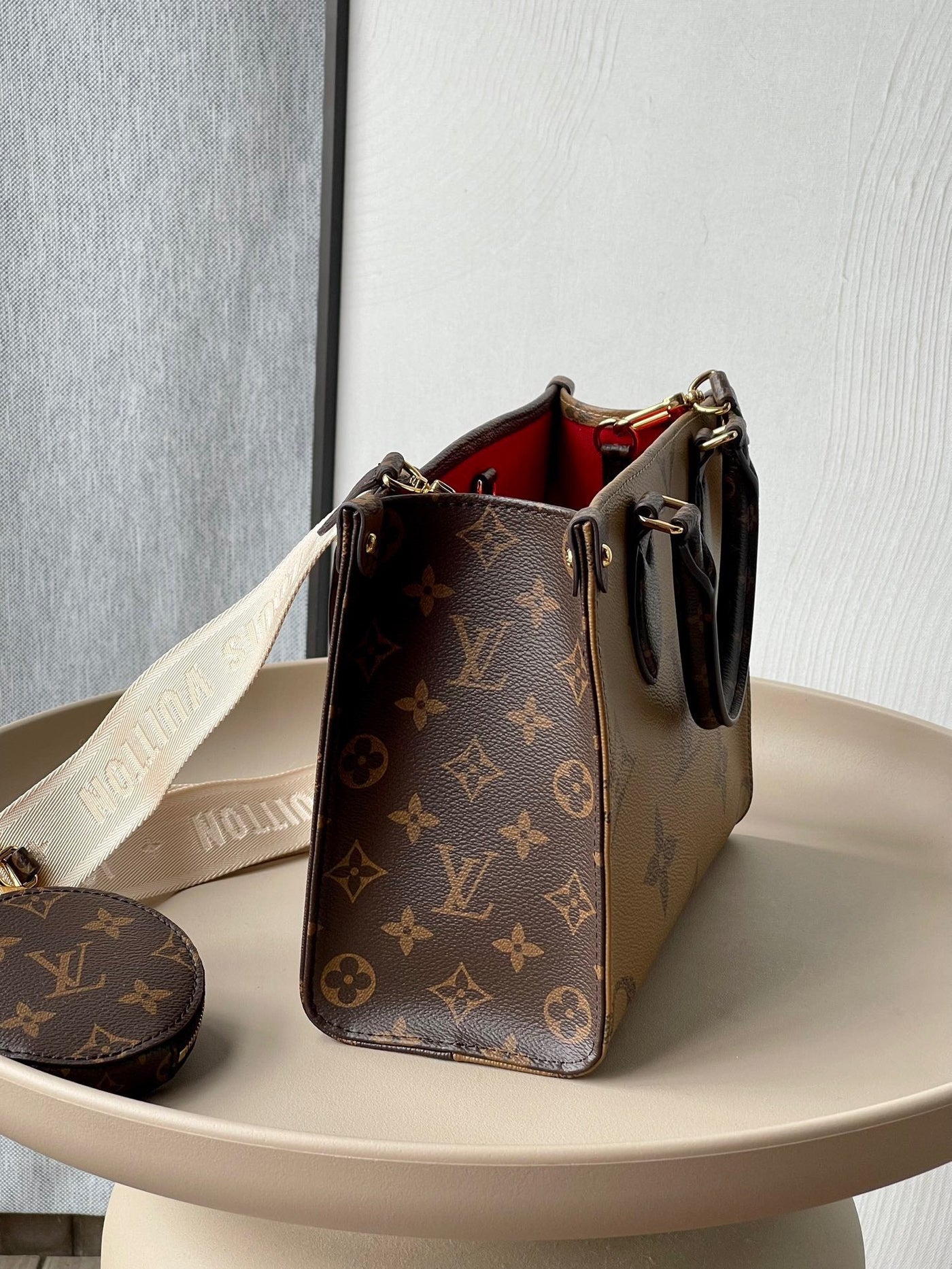 Lou*s Vuitt*n lv on the go like auth handbags lv pattern 25x19x11.5cm - image 3