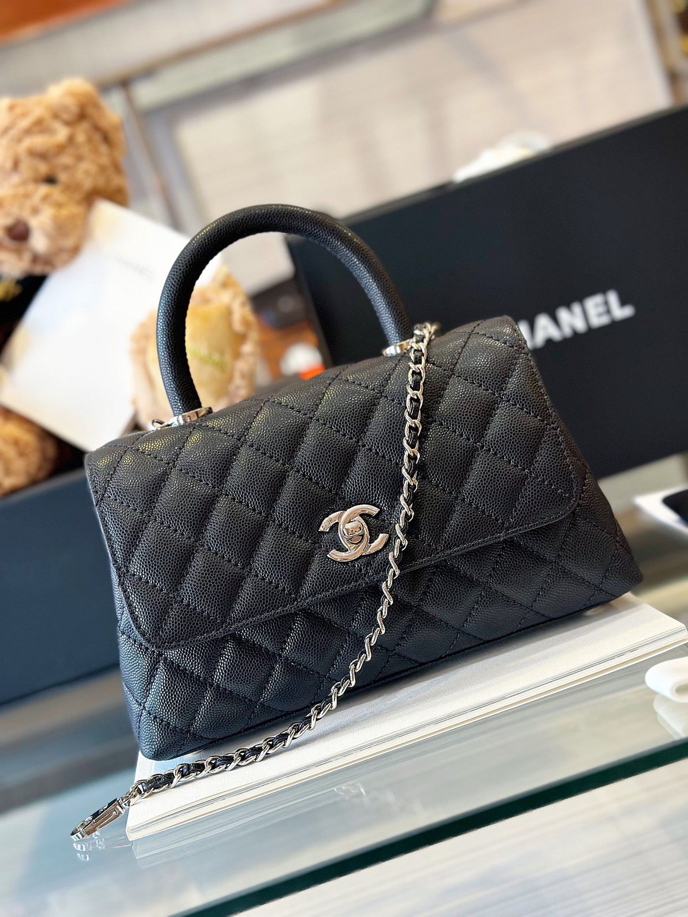 Chan*l coco handbag leather black with silver lock 23cm - image 3