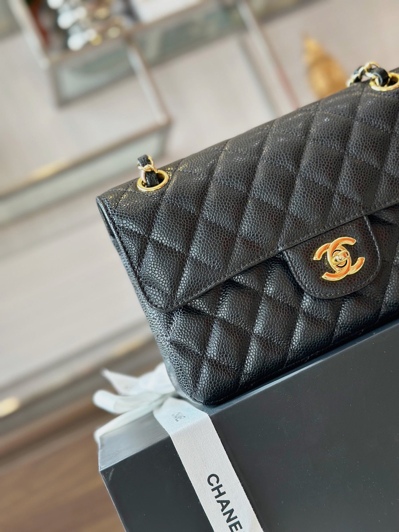 Chan*l classic handbags with lock gold black leather 23cm - image 4